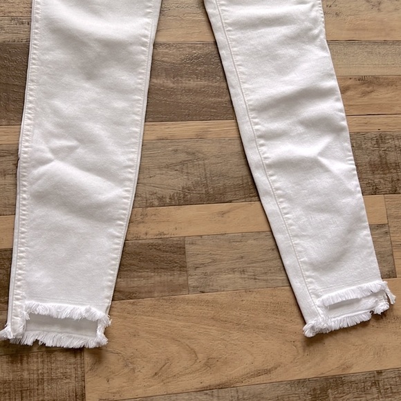 Madewell  10" High-Rise Skinny Jeans in Pure White Step- Hem Edition 26 - Picture 3 of 10